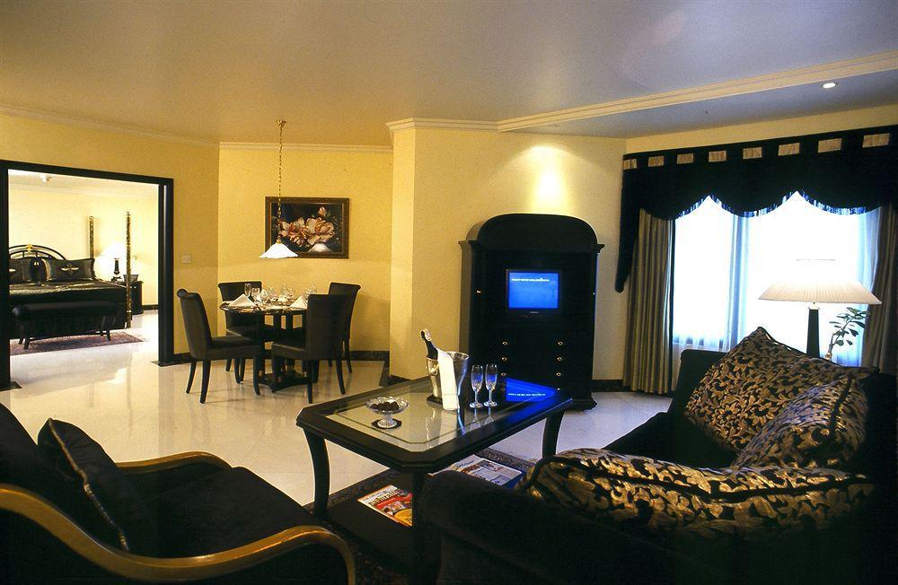The Orchid Hotel Mumbai Vile Parle Exterior foto A suite at the Taj Mahal Palace, Mumbai