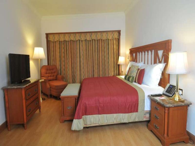 The Orchid Hotel Mumbai Vile Parle Exterior foto A room at the hotel