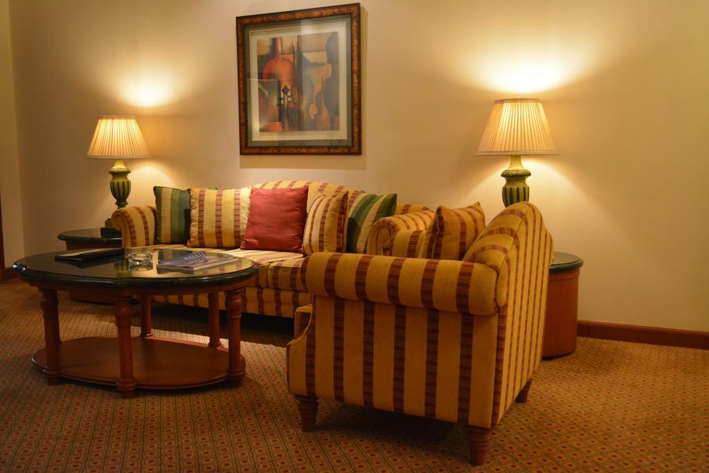 The Orchid Hotel Mumbai Vile Parle Exterior foto A living room with a sofa
