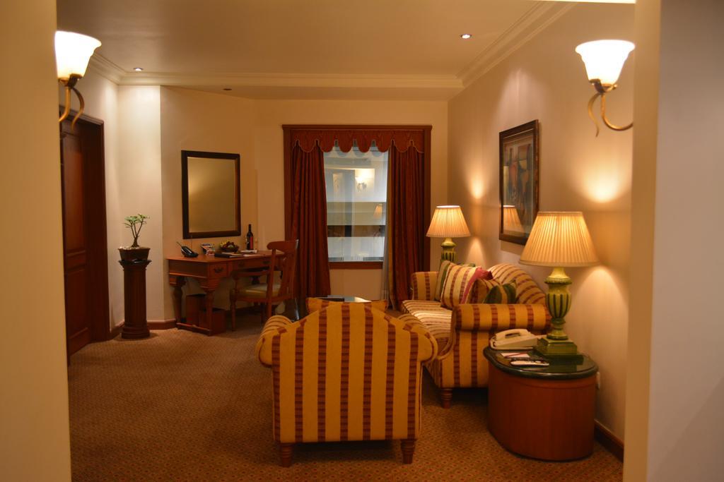 The Orchid Hotel Mumbai Vile Parle Exterior foto A suite at the Taj Mahal Palace