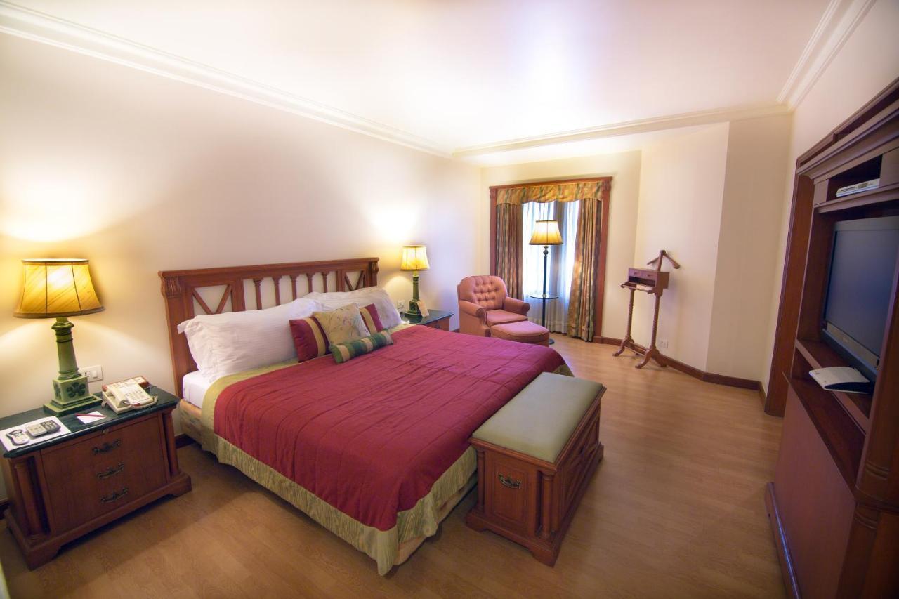 The Orchid Hotel Mumbai Vile Parle Exterior foto A room at the Taj Bengal