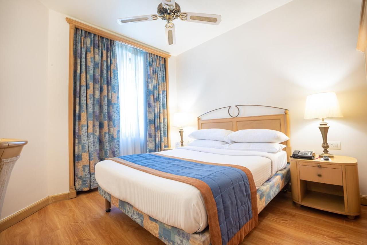 The Orchid Hotel Mumbai Vile Parle Exterior foto A bedroom at the hotel